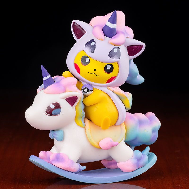 Figurine Pokemon Pikachu cheval à bascule