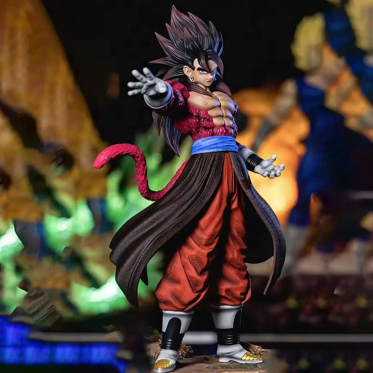 Figurine Vegito Super Saiyan 4 – Dragon Ball Xeno – 30 cm – fourrure rouge, cheveux noirs, posture dynamique