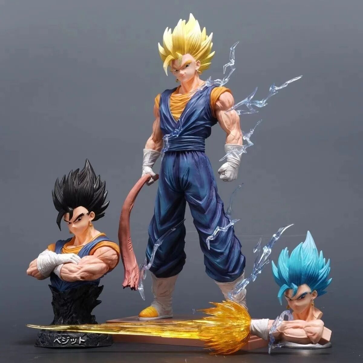 Figurine Vegetto Dragon Ball avec têtes et bras interchangeables