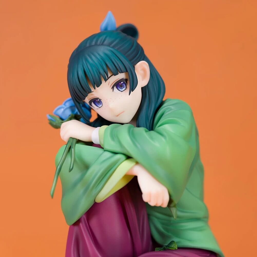 Figurine Maomao assise 12 cm avec tabouret – Figurine décorative anime – Image 2