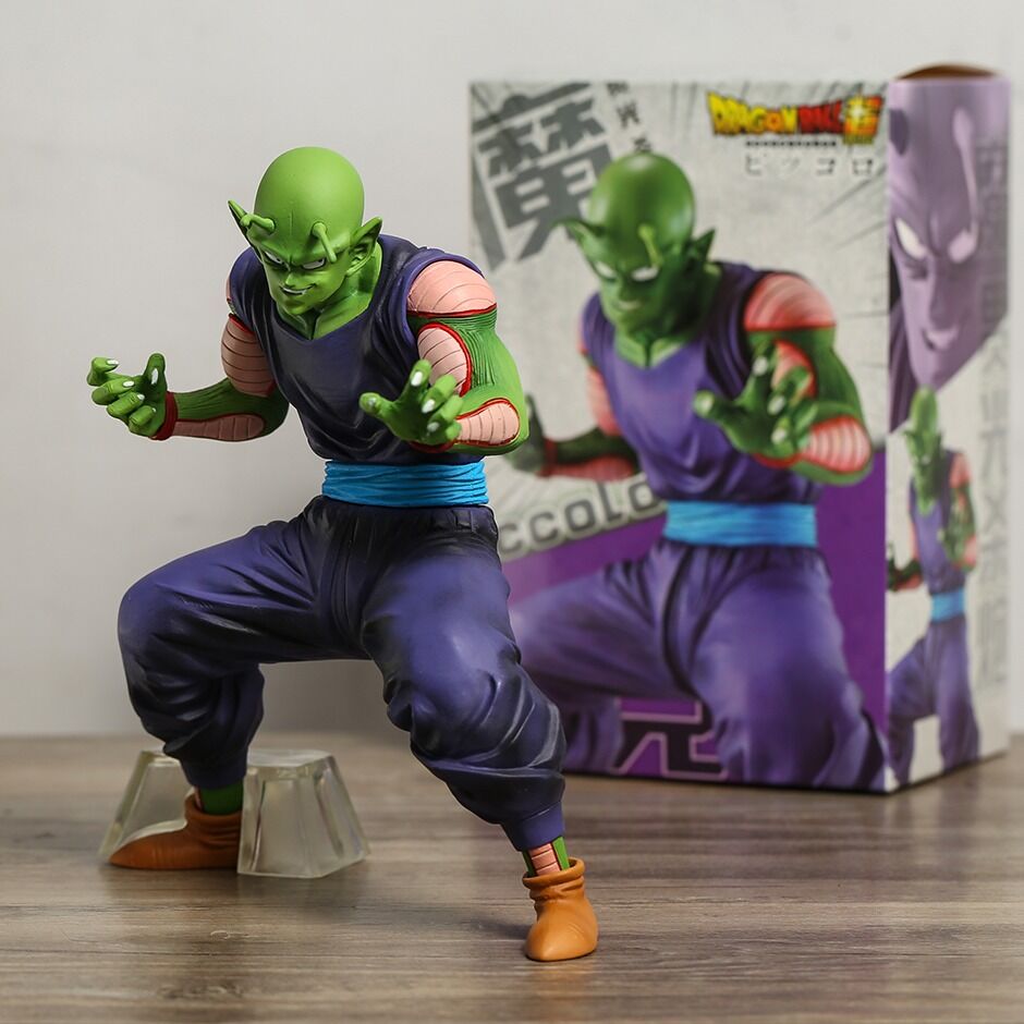 Figurine Dragon Ball Piccolo mesure 19,5 cm de hauteur, est fabriquée en PVC et représente le personnage en train de se battre. La pose dynamique de la figurine